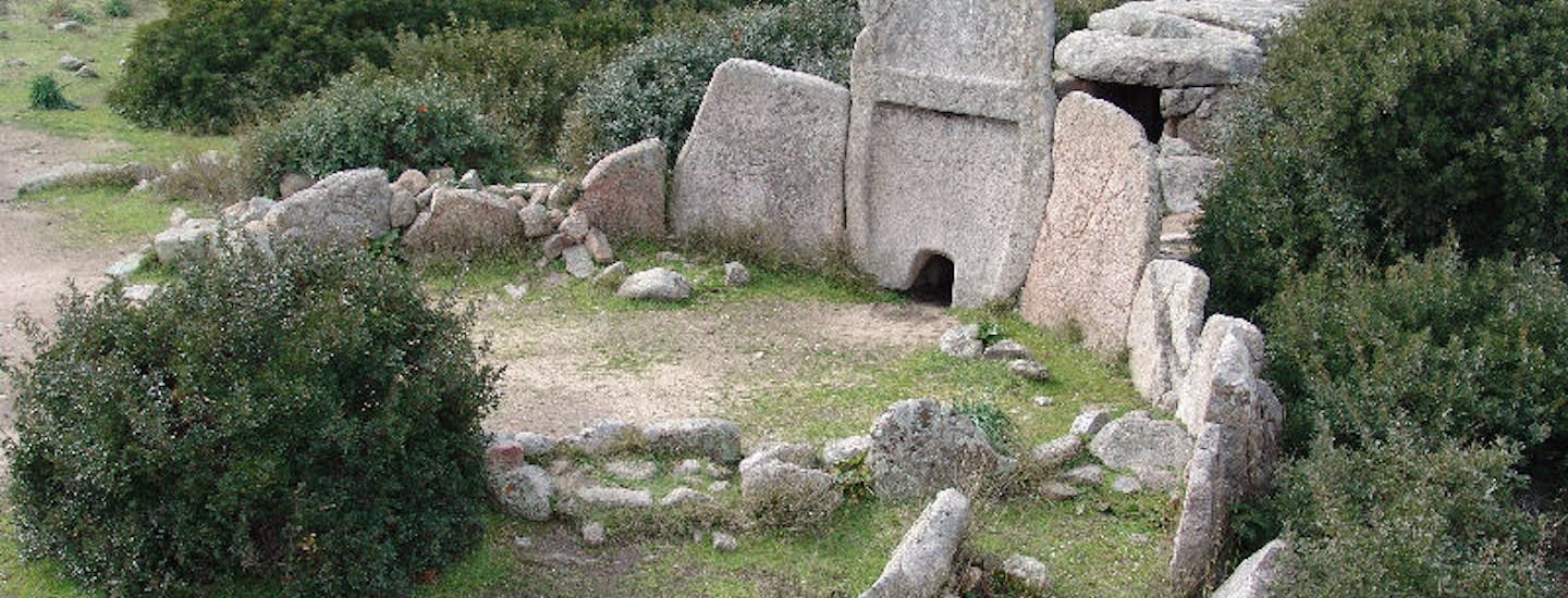 Giganternas grav vid Arzachena