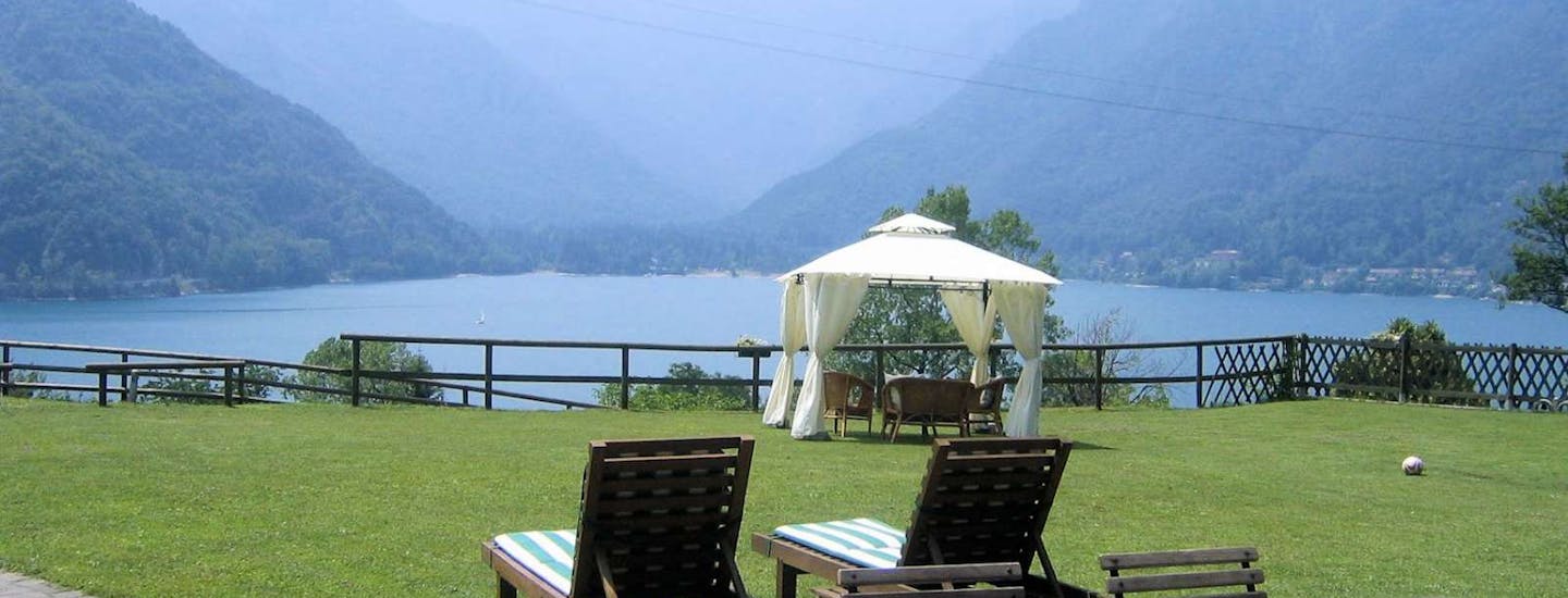 Njut av närheten till den alltid vackra naturen när du bor på Bed & Breakfast i Italien. Här Bed and Breakfast Ai Casai vid Ledrosjön i Sydtyrolen.