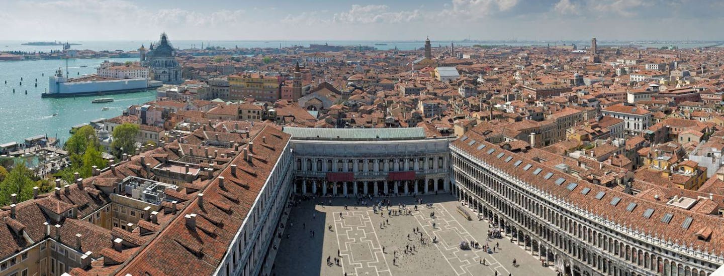 Attraktioner och sevärdheter i Venedig. | Markusplatsen är en av de största sevärdheterna i Venedig