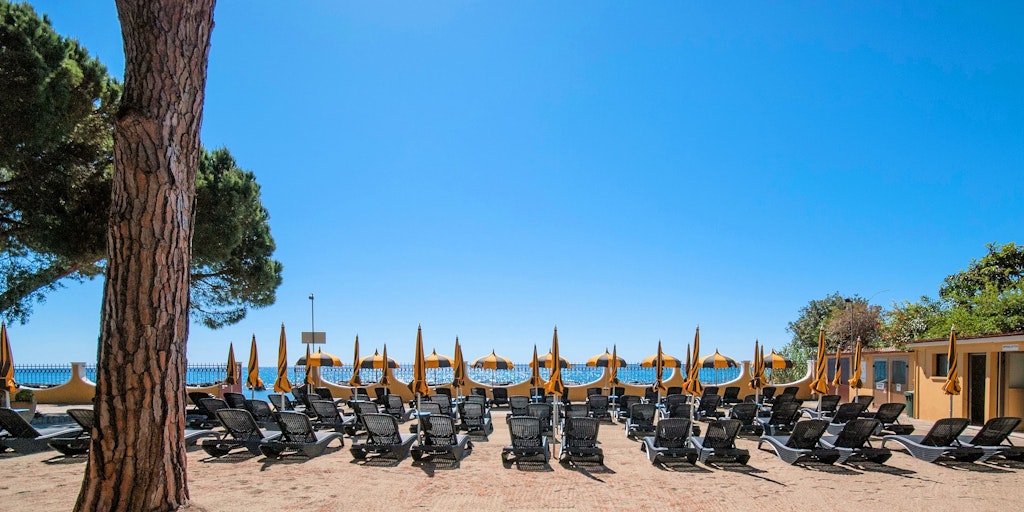 La plage privée de Residence Mediterraneo, situé à seulement 200 mètres
