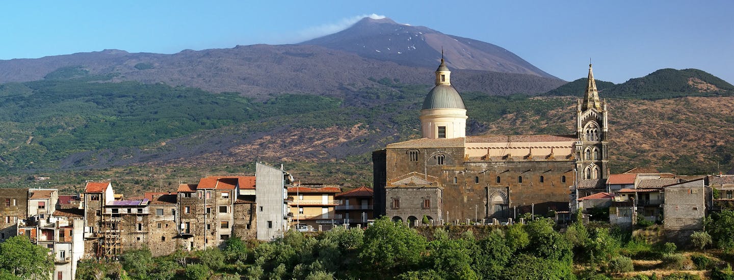 Etna og katedralen i Randazzo Sicilien