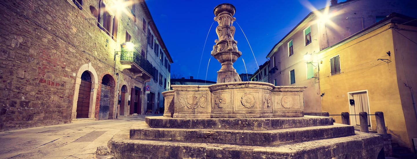 Semester i Asciano - Piazza del Grano Toscana