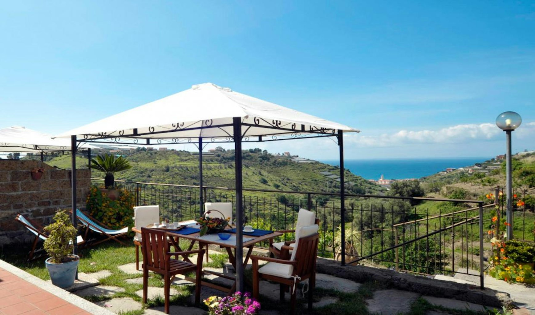 Pompeiana Ferienhäuser, Ferienwohnungen und Hotels in Ligurien Italien