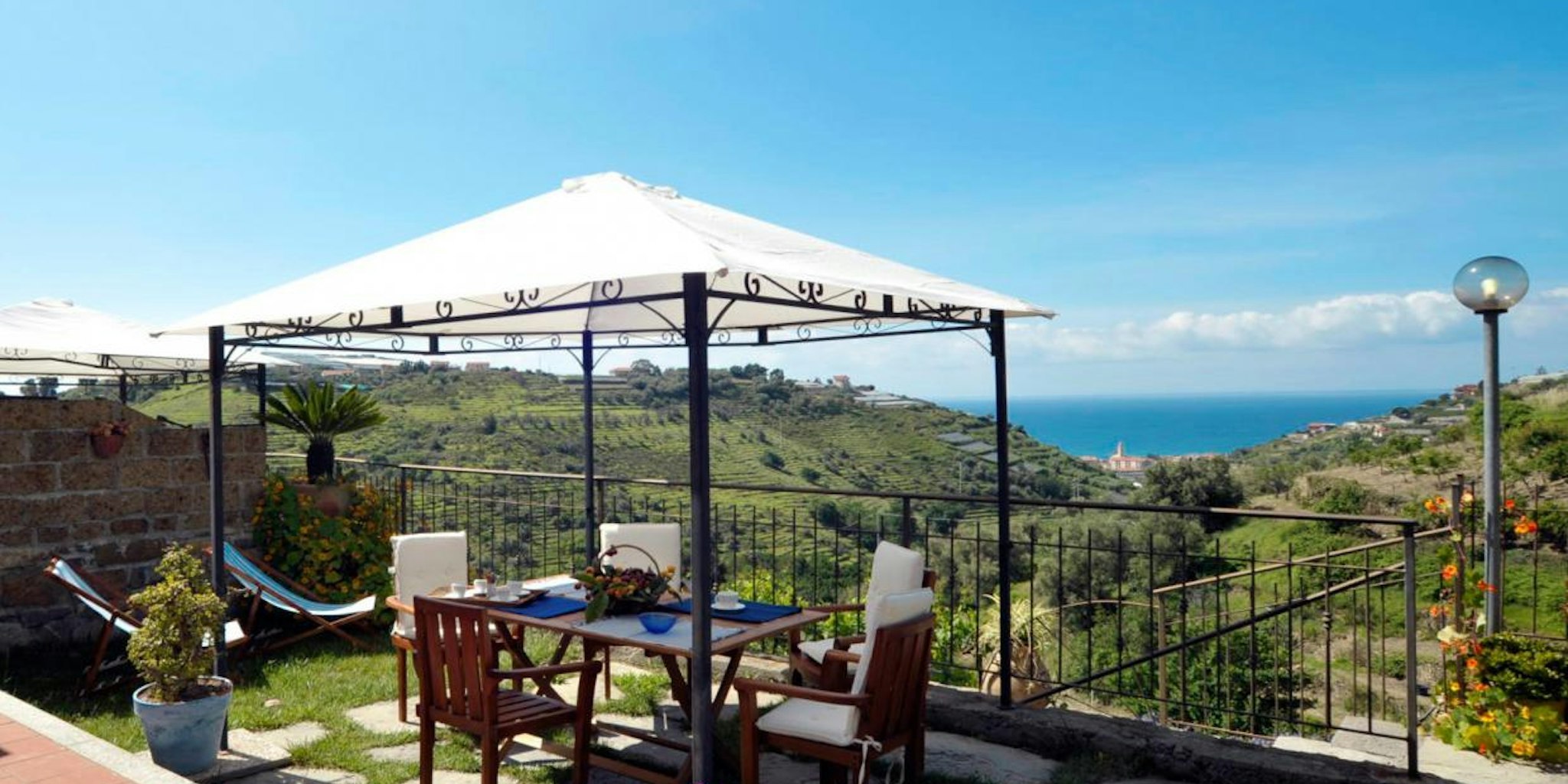 Pompeiana Ferienhäuser, Ferienwohnungen und Hotels in Ligurien Italien