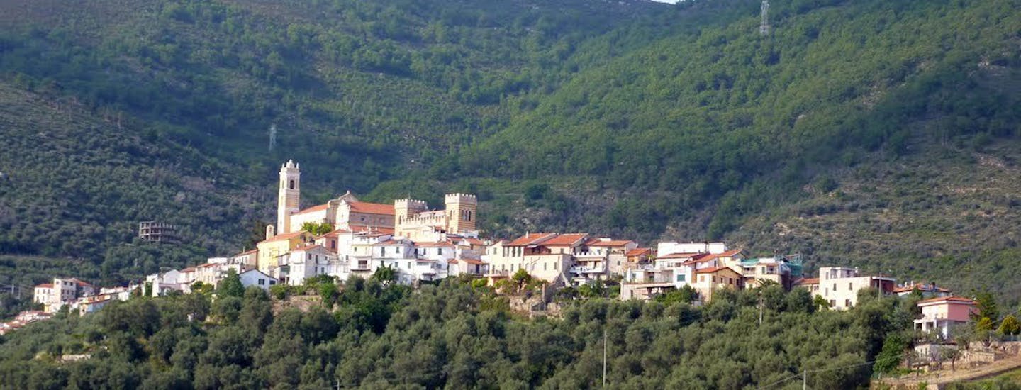 Semesterlägenheter och hotell i Castellaro i Ligurien