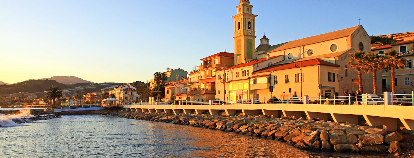 Semesterlägenheter och hotell i i santo stefano al mare Ligurien