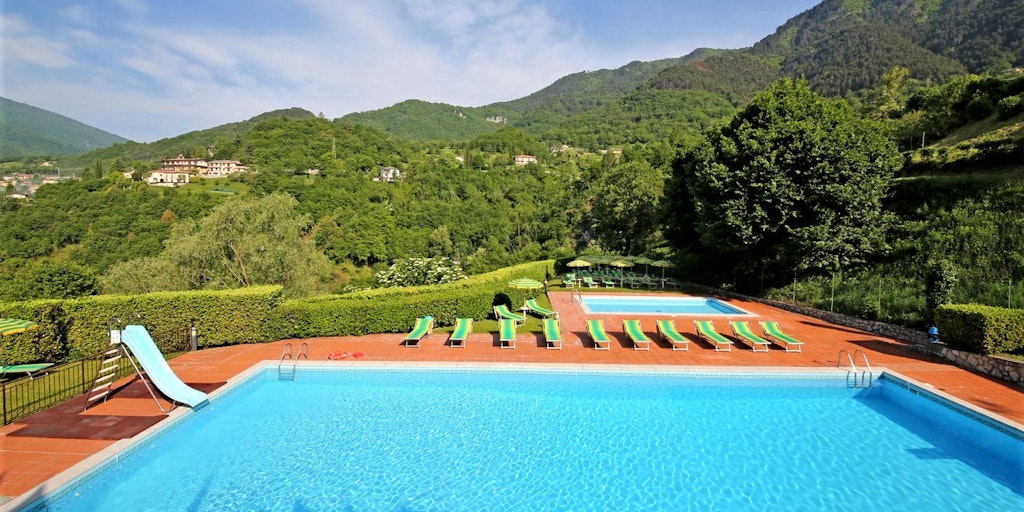 Vue depuis la piscine que vous partagez avec les clients du Terrazze Apollo et du Balconi Casa Gardola