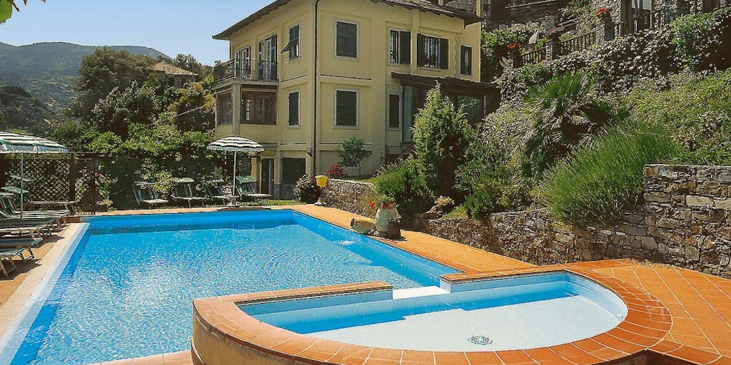 La piscine de l'Hotel Villa Edera