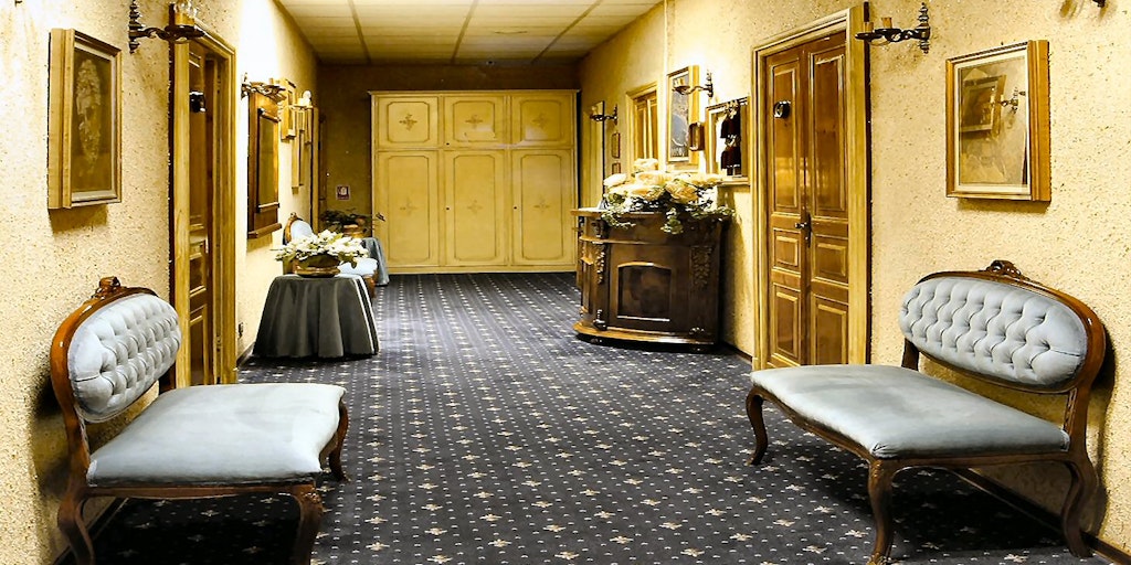 The elegant hall in the Hotel Dependance