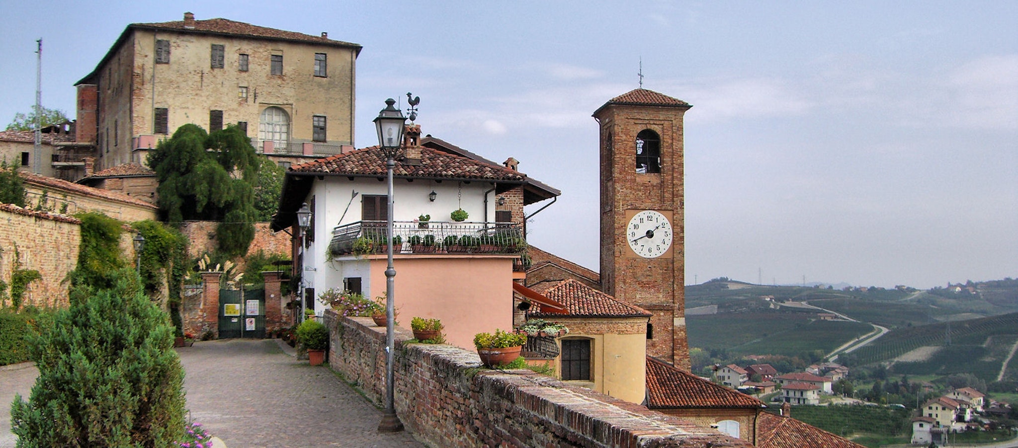 Langhe Weinanbaugebiet Ferienh  user  Ferienwohnungen und Hotels