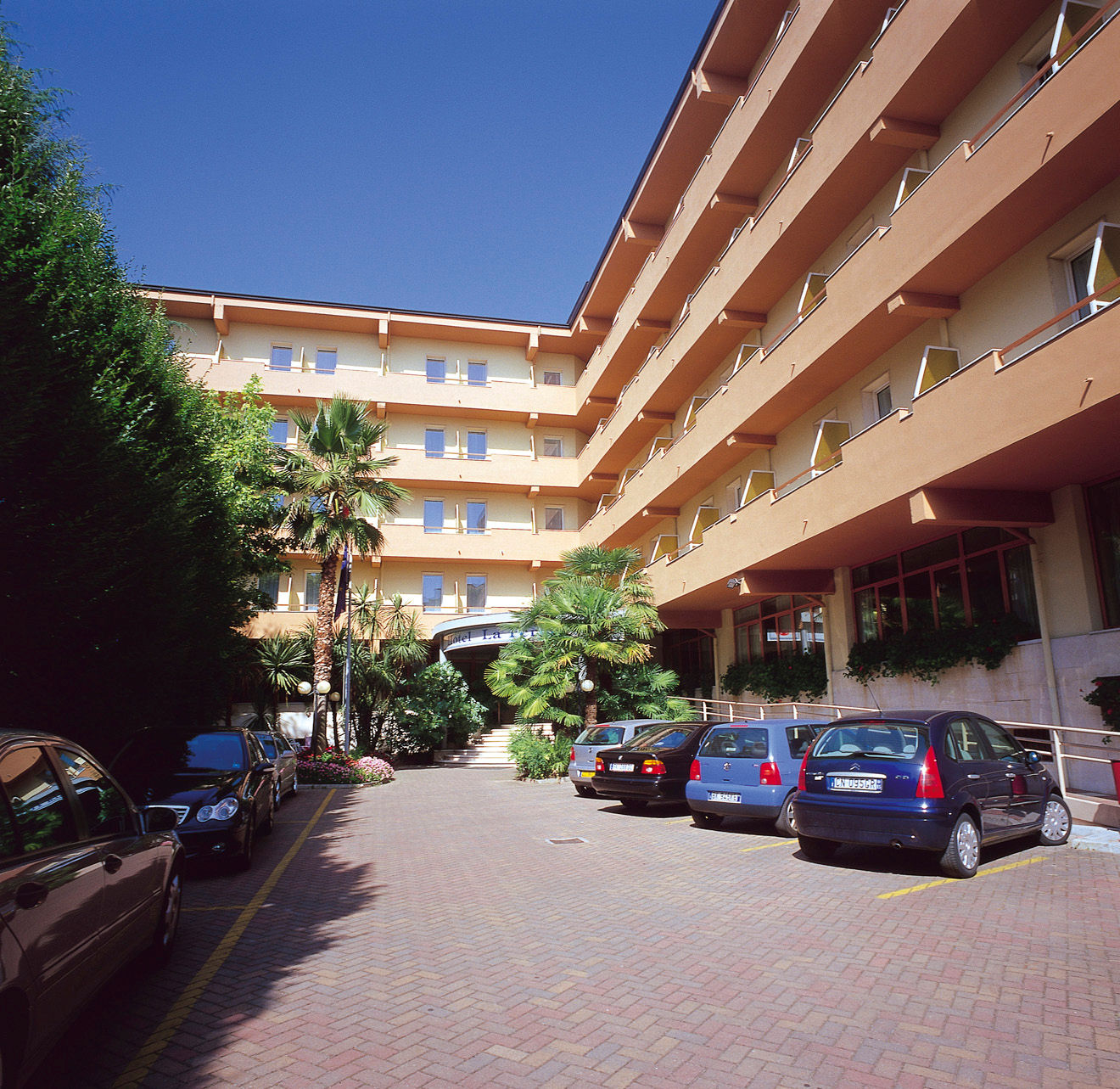 Hotel La Perla in Garda Escapeaway