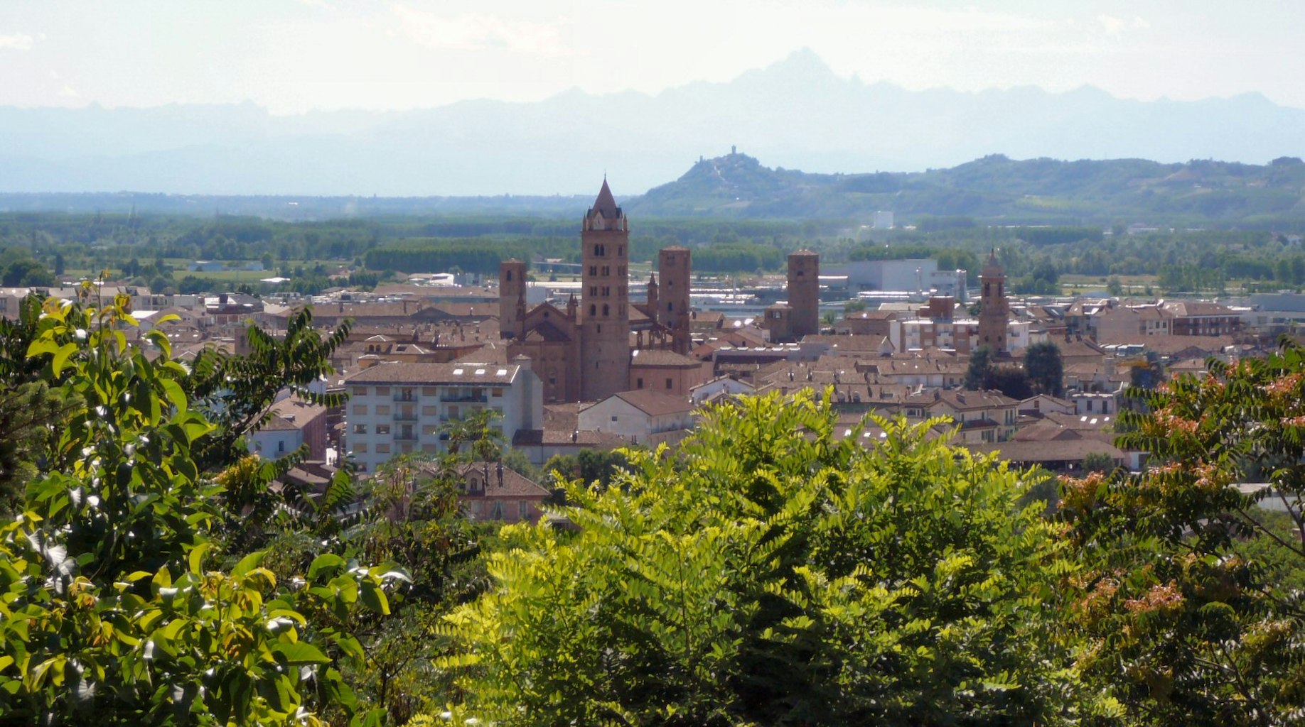 Alba Piemonte ferie Book hotel / feriebolig her