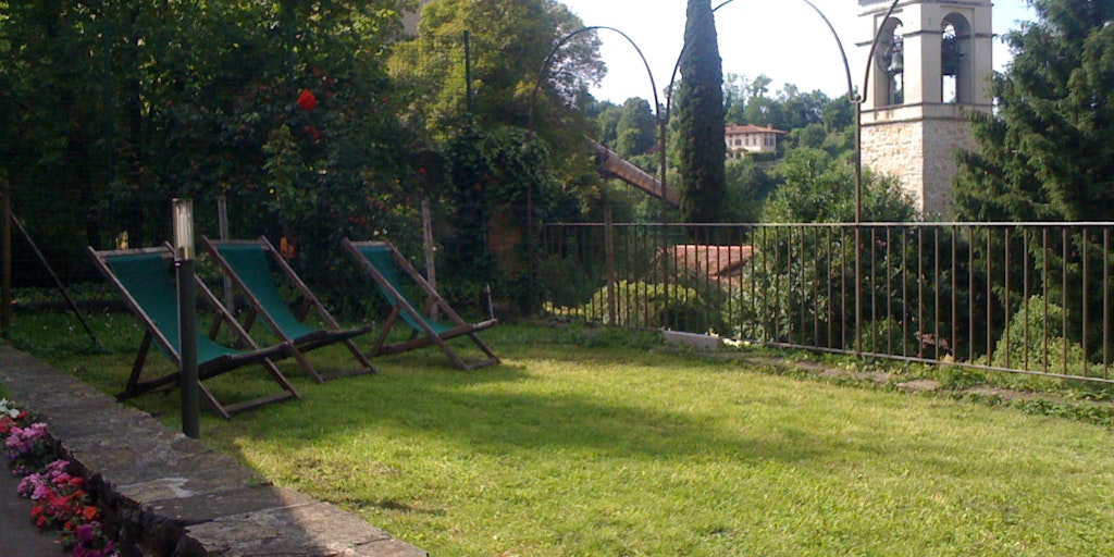 Peaceful garden in the heart of Bergamo's historic district