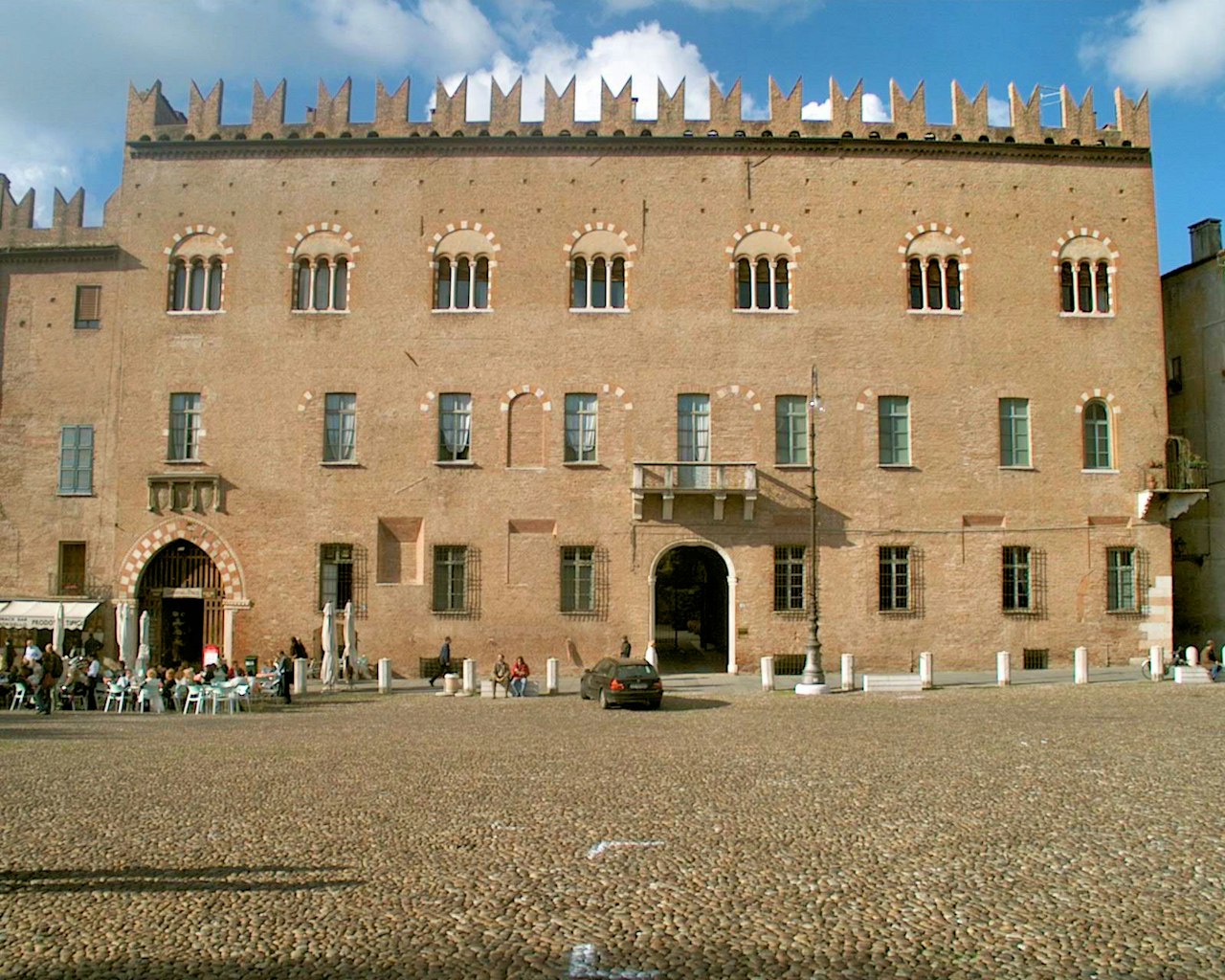 Mantova vacation Book hotel / apartment here