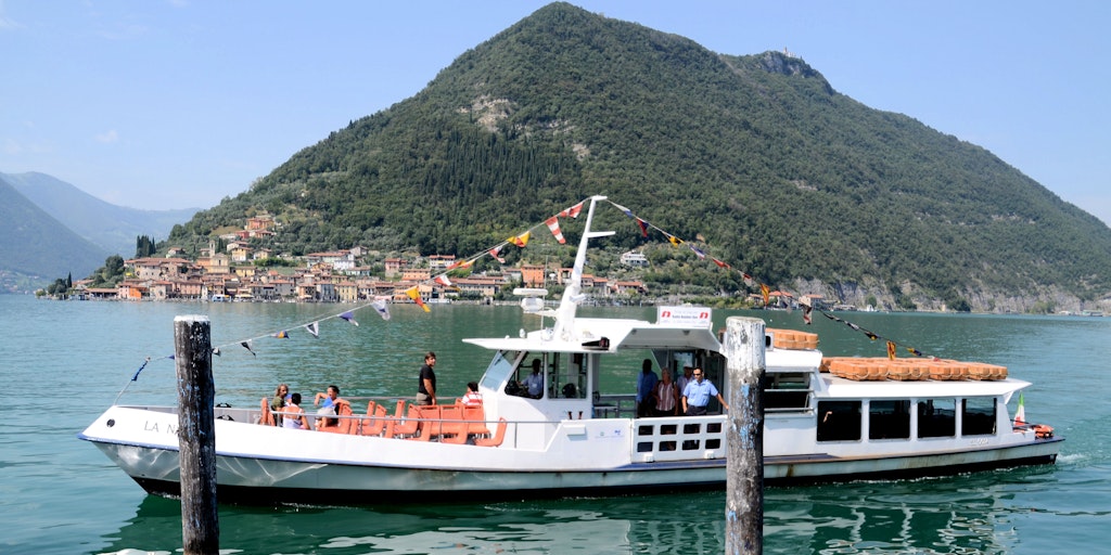 The ferry crossing between Monte Isola and Sulzano on Iseo's width 