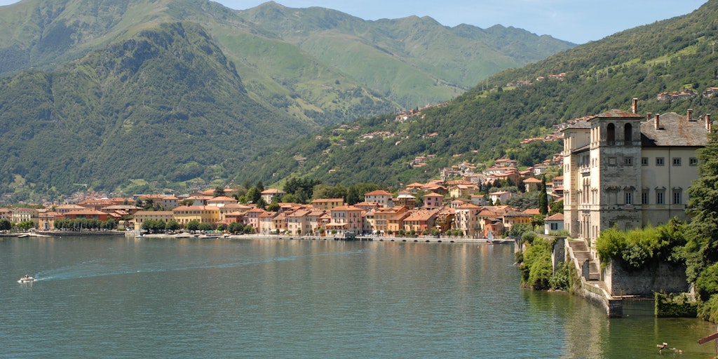 Gravedonas lake promenade with Palazzo Gallio right