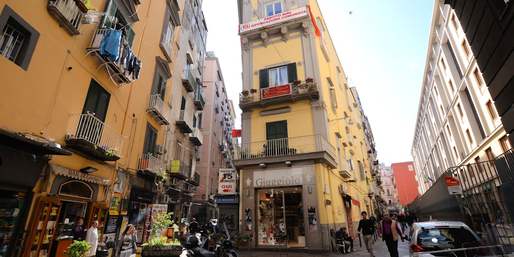 B & B I Visconti is located in the building in the middle - in the centre of Naples