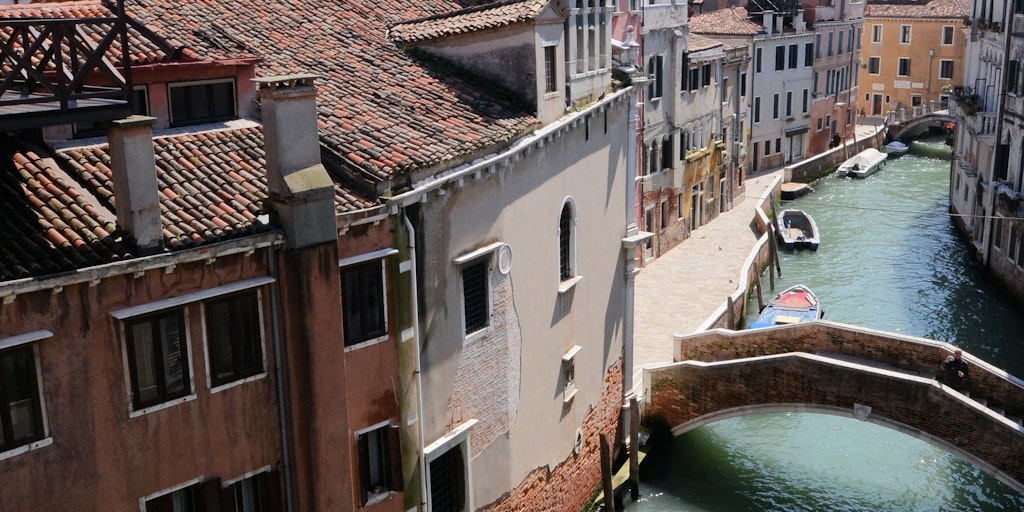 L'un des nombreux canaux de Venise
