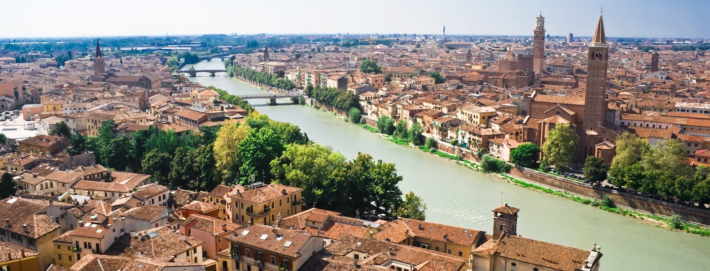 Centralt hotell i Verona | Utsikt över Verona från torget Piazzale Castel San Pietro